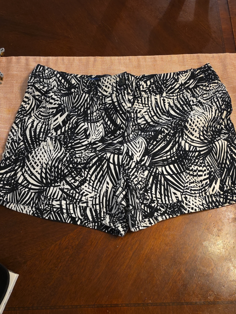 Apt. 9 Torie Shorts Women's Abstract Black & White Size Medium